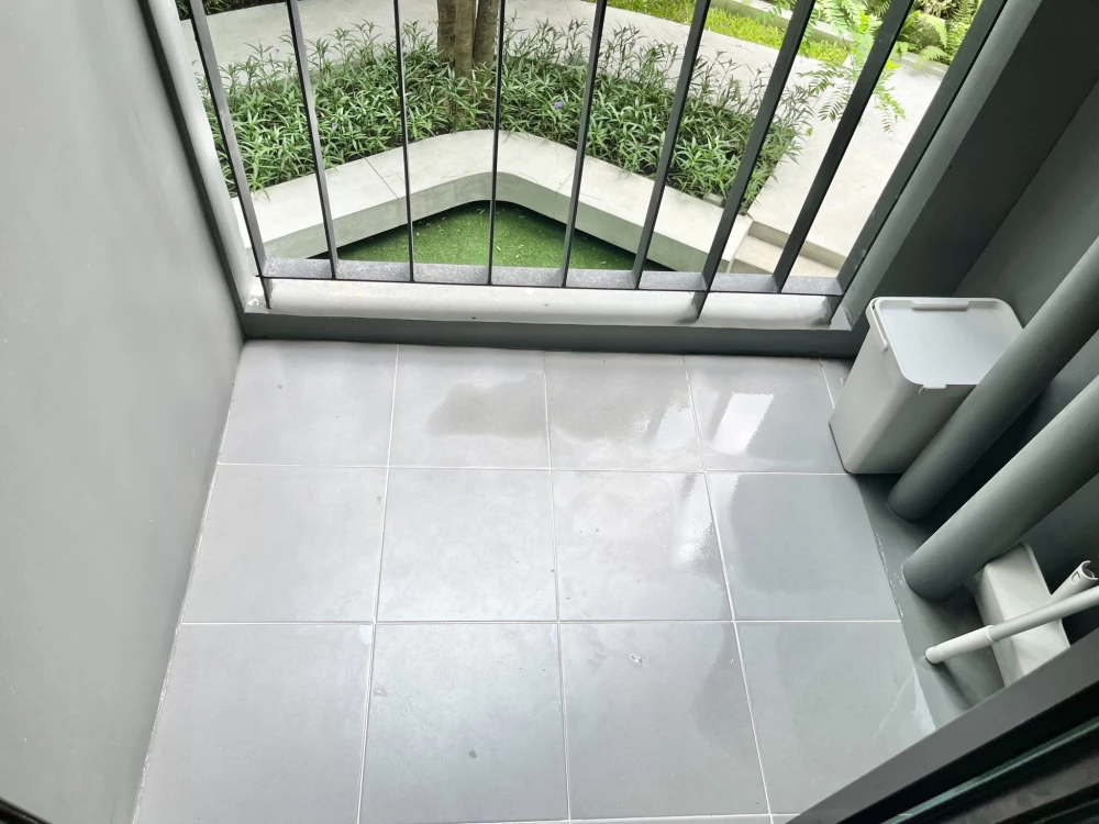 Selling Atmoz Chaengwattana condo unit. Nice and fully furnished. Low floor. Book now!
