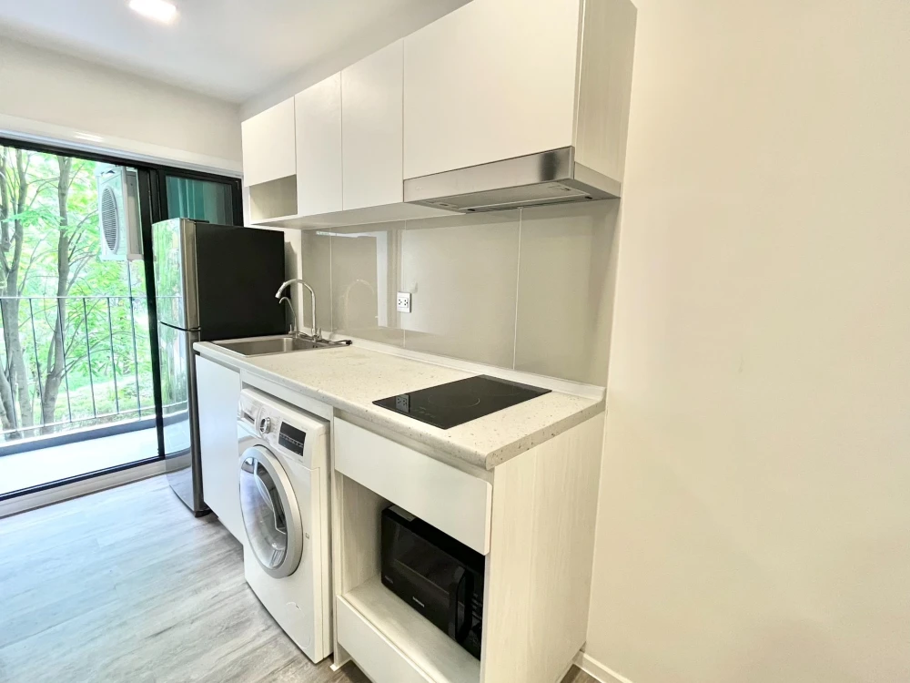 Selling Atmoz Chaengwattana condo unit. Nice and fully furnished. Low floor. Book now!