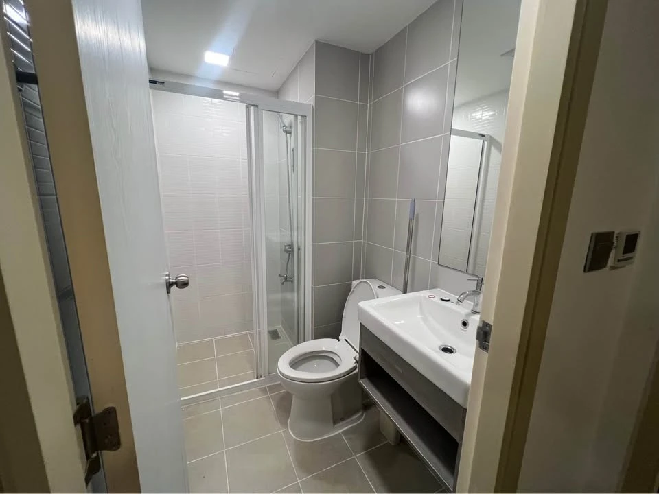 For sale: Atmoz Chaengwattana, large room, 2 bedrooms, 1 bathroom, full of amenities, very worth booking.