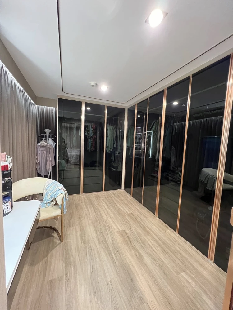 For sale: Atmoz Ladprao 71, spacious room with plenty of usable space, built-in walls and quality furniture. Reserve now!