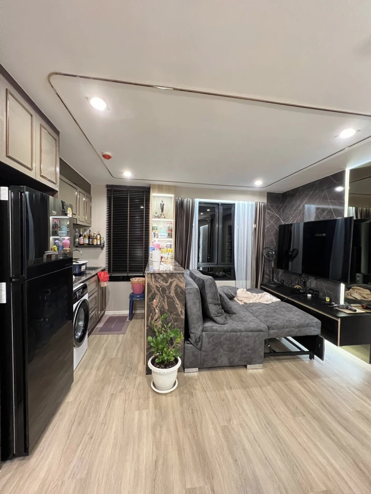For sale: Atmoz Ladprao 71, spacious room with plenty of usable space, built-in walls and quality furniture. Reserve now!