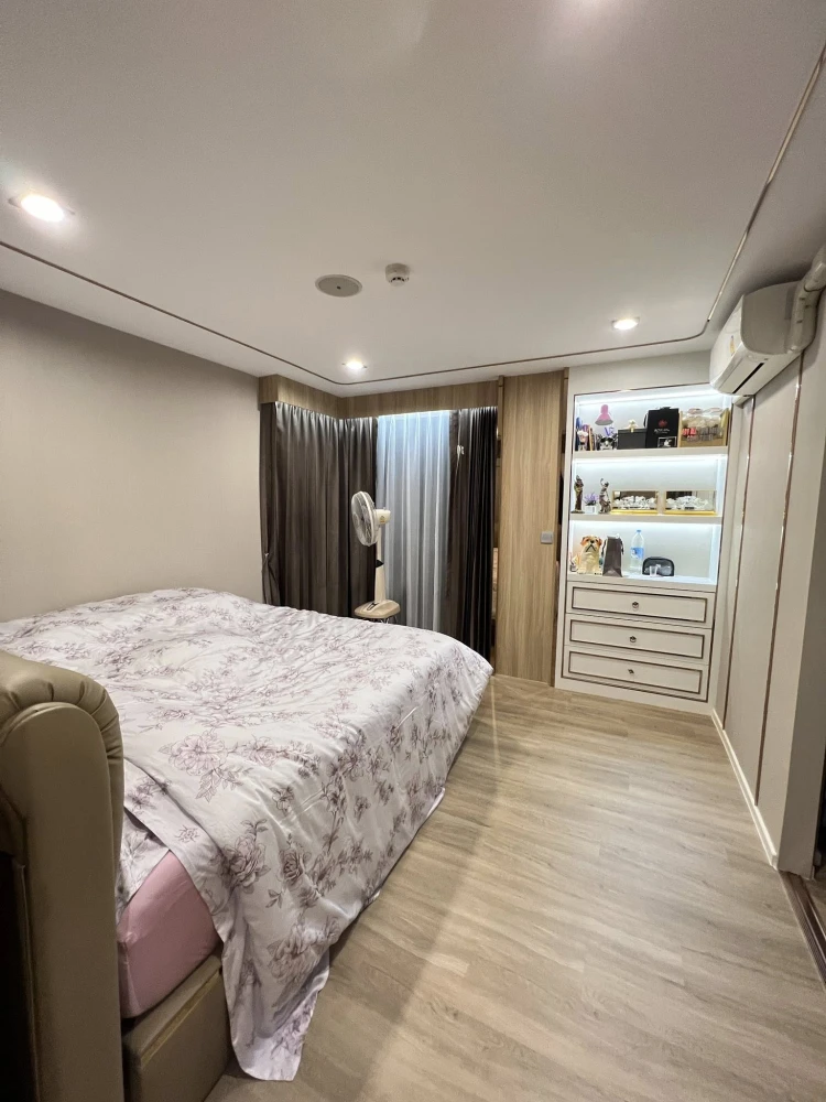 For sale: Atmoz Ladprao 71, spacious room with plenty of usable space, built-in walls and quality furniture. Reserve now!