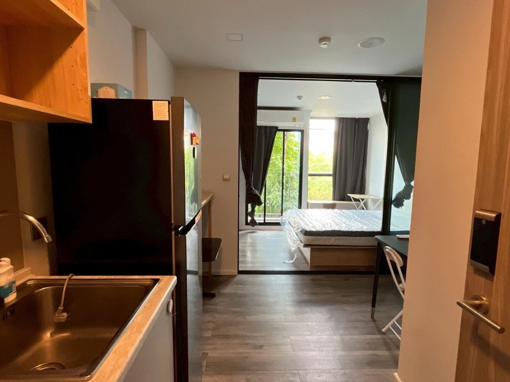 Selling Atmoz Ratchada-Huaikwang 1 bedroom, 1 bathroom unit. Fully furnished and equipped with appliances. Book now!