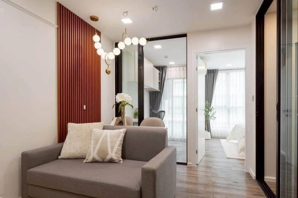 Selling Atmoz Ratchada-Huai Khwang condo. Beautifully decorated, stylish and very livable. Book now!