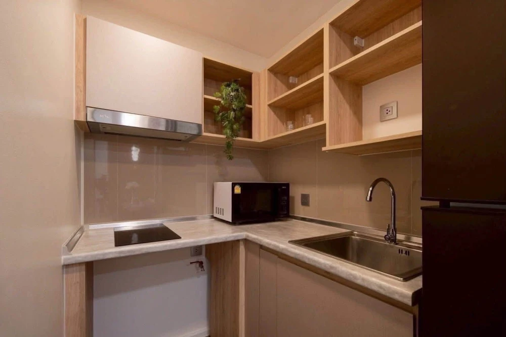Selling Atmoz Ratchada-Huai Khwang condo. Beautifully decorated, stylish and very livable. Book now!