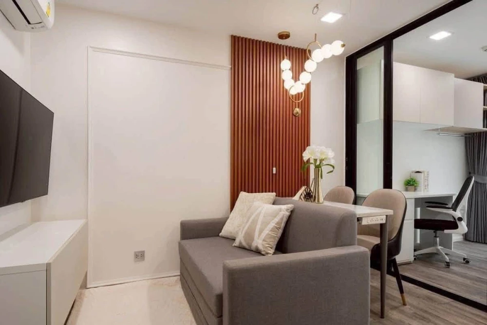 Selling Atmoz Ratchada-Huai Khwang condo. Beautifully decorated, stylish and very livable. Book now!