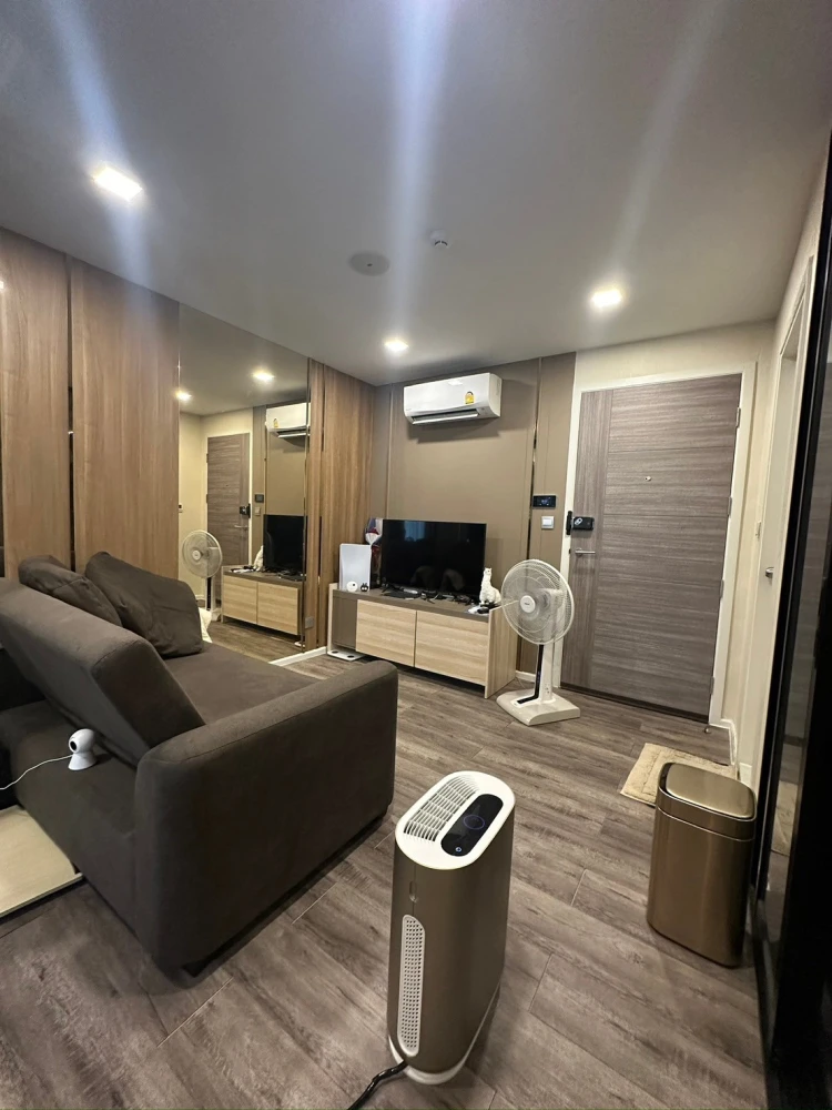 For sale: Atmoz Ratchada-Huai Khwang, bedroom and balcony facing north, swimming pool view, fully furnished, ready to move in, beautiful, reserve now.