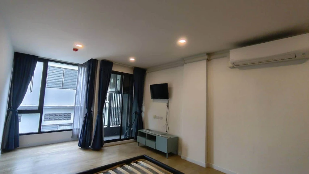 Selling Attitude BU unit on the 4th floor, fully furnished with complete amenities and common areas. Book now!