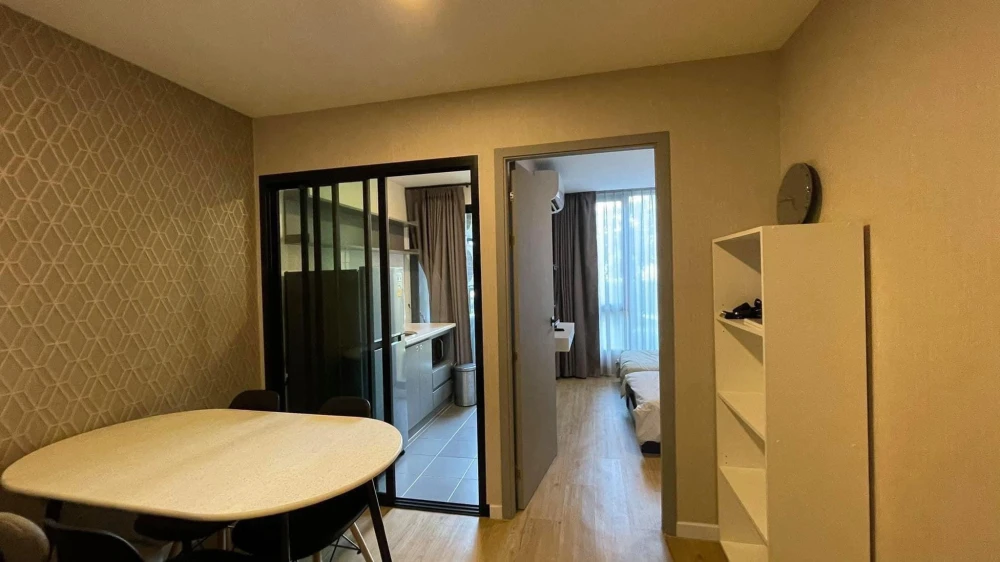 For sale: Attitude BU, a lovely room with a built-in bed and excellent wallpaper. Fully furnished. Don't miss out on this great deal!