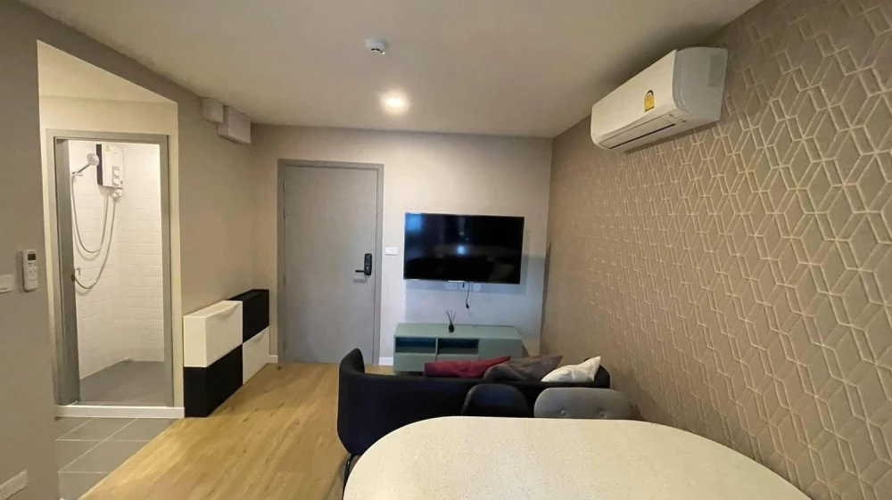 For sale: Attitude BU, a lovely room with a built-in bed and excellent wallpaper. Fully furnished. Don't miss out on this great deal!
