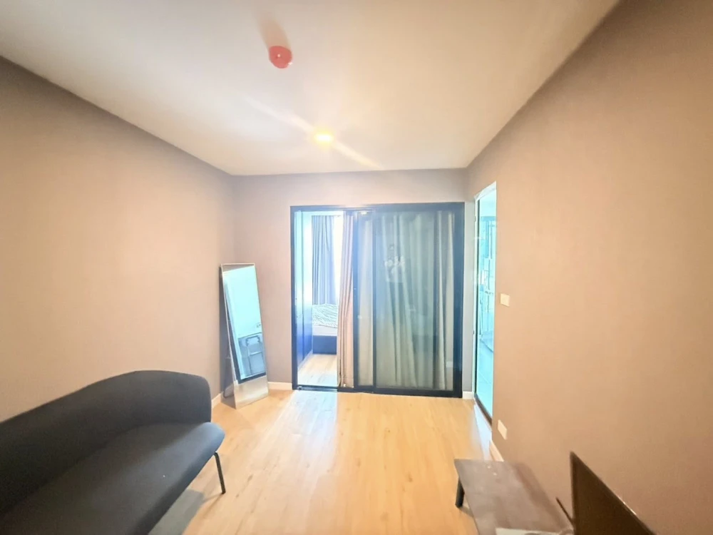 Selling Attitude BU room, fully furnished. Just bring your suitcase and move in!+++