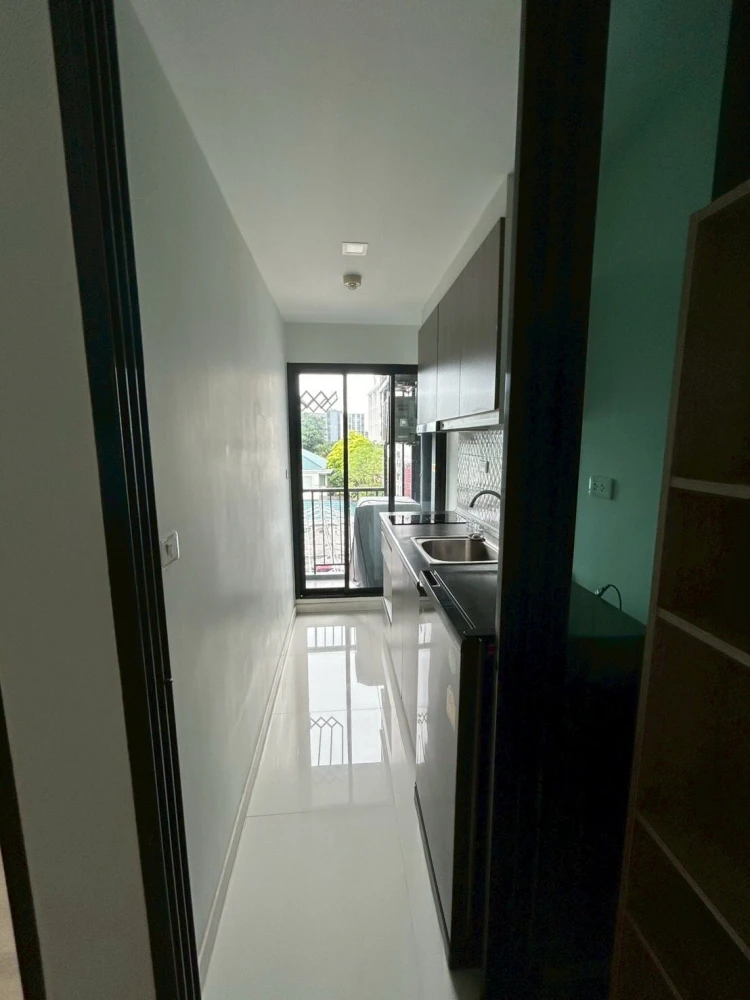 For sale: B-Loft Lite Sukhumvit 107, size 28 sq m., room at the front of the building, no buildings blocking the view, rooms are clearly divided into