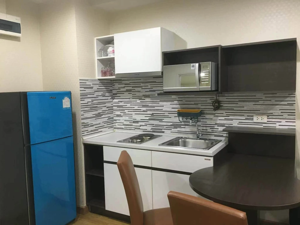 Selling Baan Navatara Condominium, 4th floor unit, with high-quality wallpaper and complete amenities. Book now!