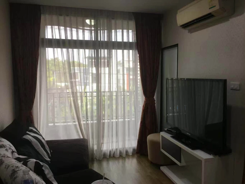 Selling Baan Navatara Condominium, 4th floor unit, with high-quality wallpaper and complete amenities. Book now!