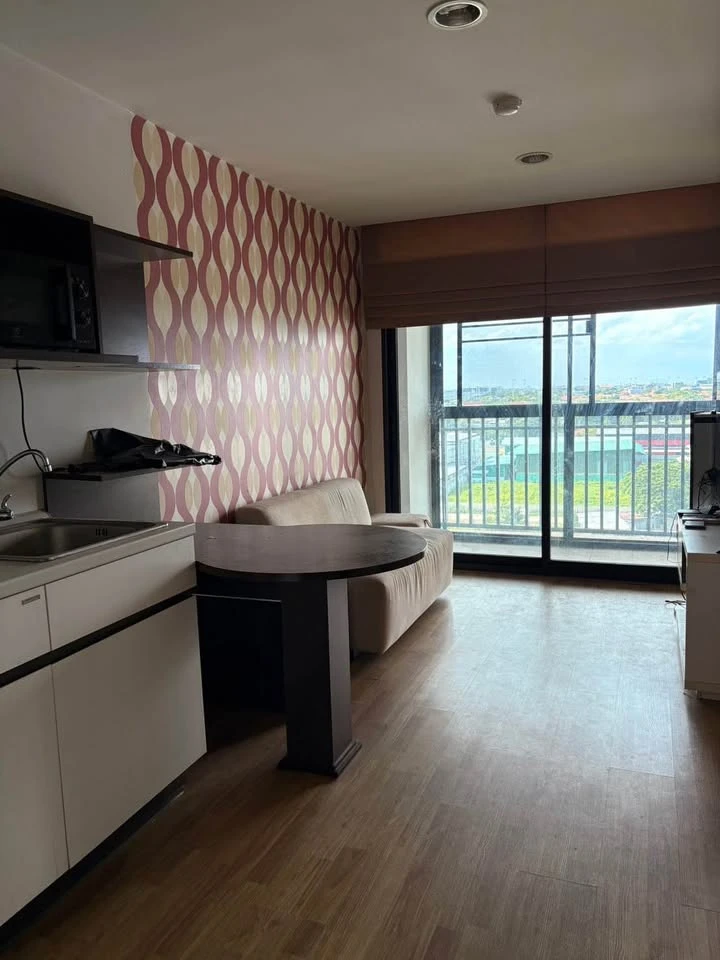 For rent at Baan Navatara. Nice room, fully furnished. Book now!