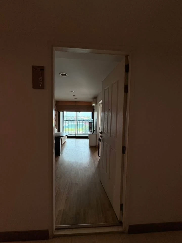 For rent at Baan Navatara. Nice room, fully furnished. Book now!