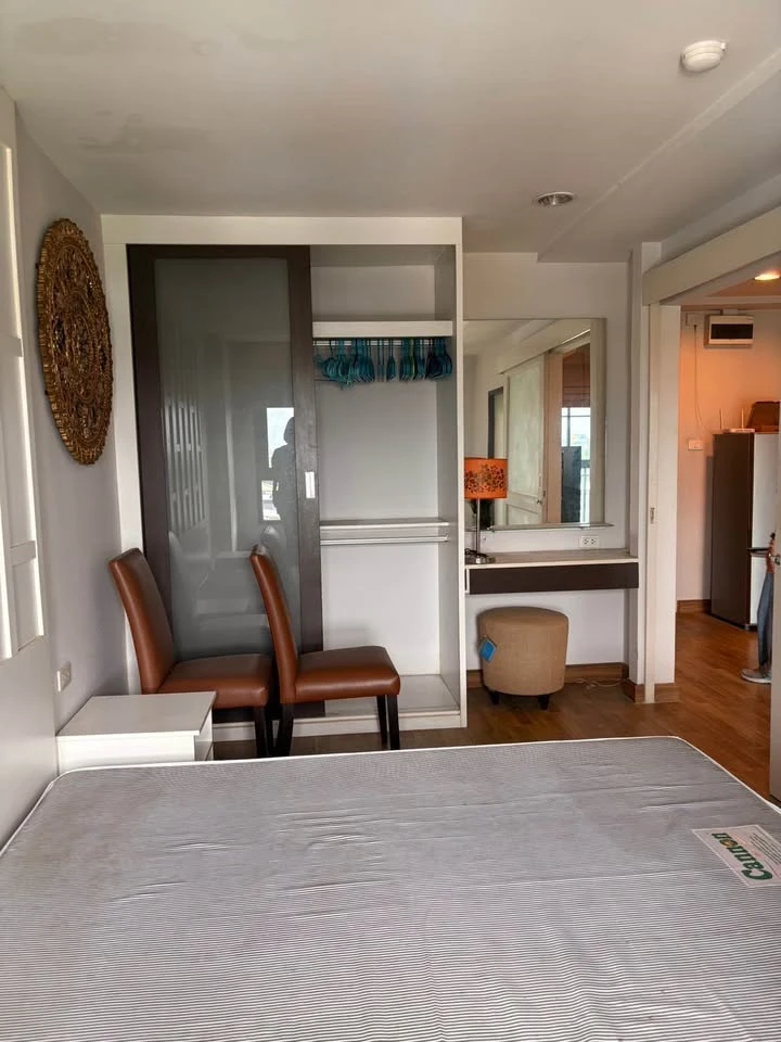 For rent at Baan Navatara. Nice room, fully furnished. Book now!