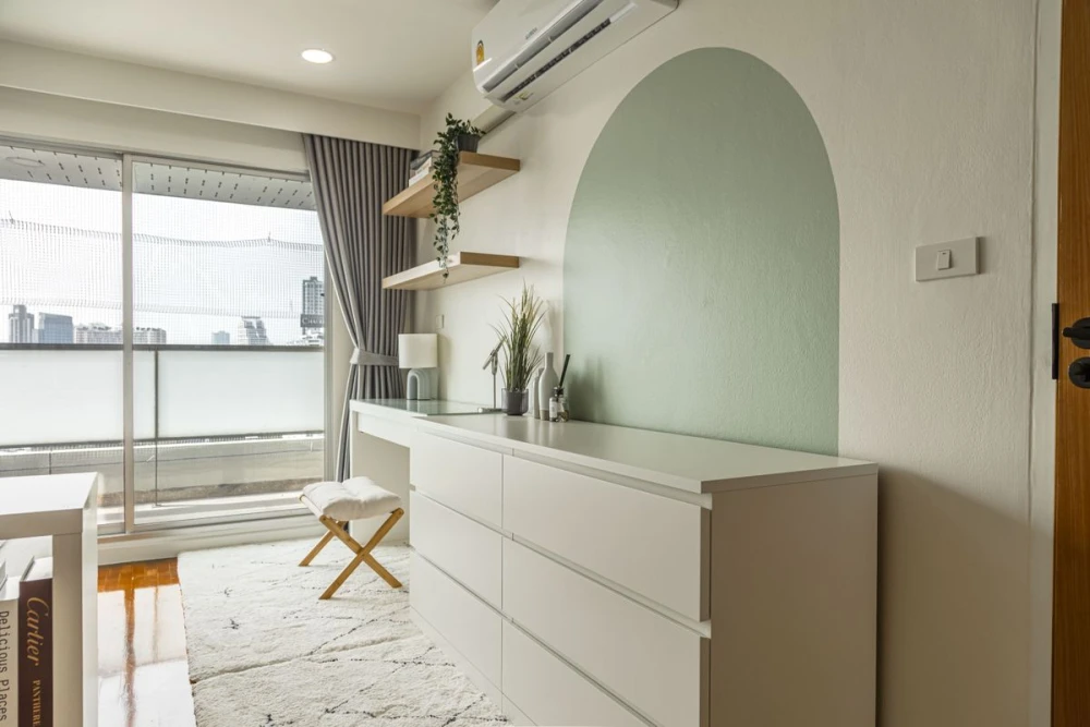 Baan-Nonsi for sale, spacious room, lots of usable space, decorated in a stylish tone, comes with complete furniture, good like this, don't miss it.