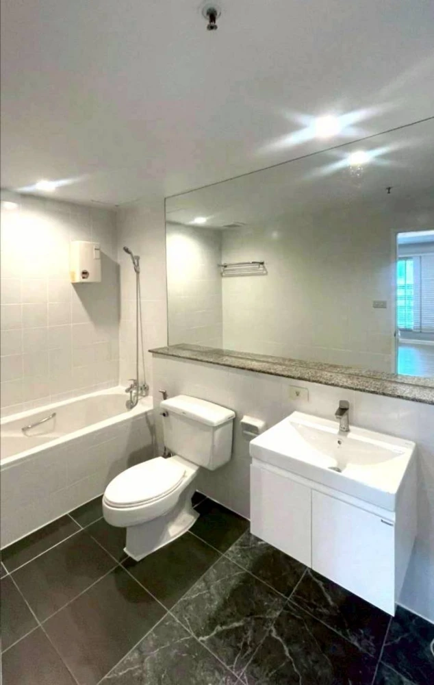 Baan-Nonsi for sale, spacious room with plenty of usable space, good location, comes with complete facilities. Good like this, hurry and reserve now.