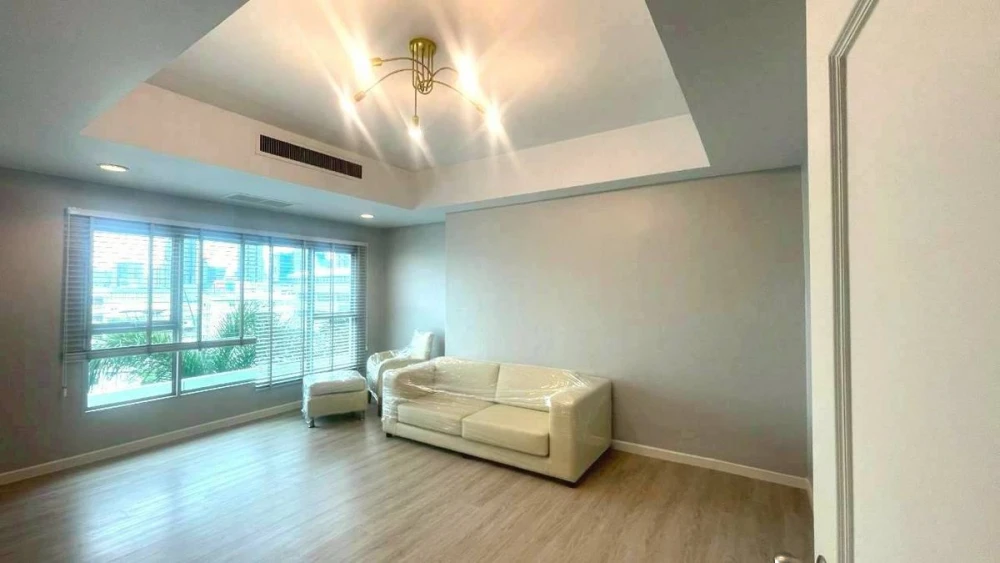 Baan-Nonsi for sale, spacious room with plenty of usable space, good location, comes with complete facilities. Good like this, hurry and reserve now.