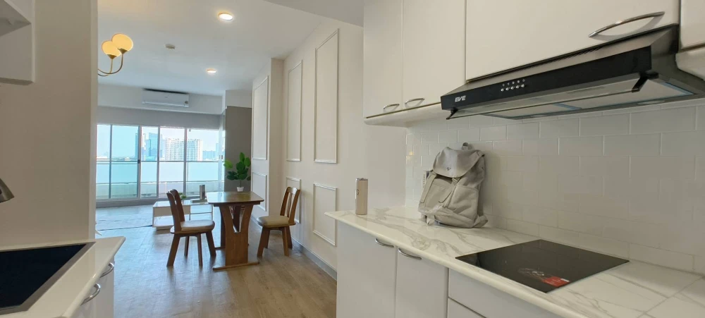 Baan-Nonsi condo for sale. Spacious room with ample usable space, high-quality built-in furniture, and a coordinated interior design. Don't miss out!