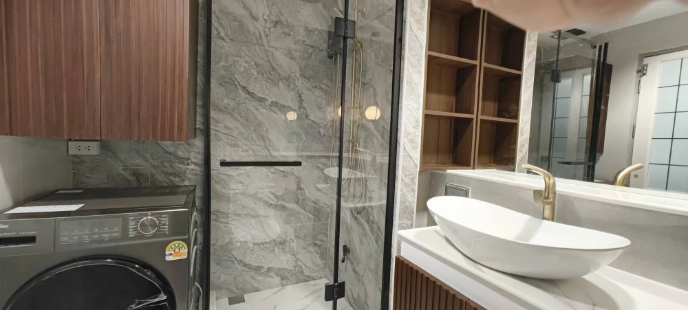 Baan-Nonsi condo for sale. Spacious room with ample usable space, high-quality built-in furniture, and a coordinated interior design. Don't miss out!