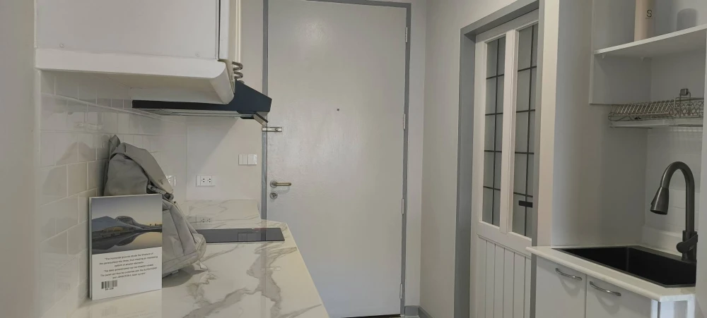 Baan-Nonsi condo for sale. Spacious room with ample usable space, high-quality built-in furniture, and a coordinated interior design. Don't miss out!