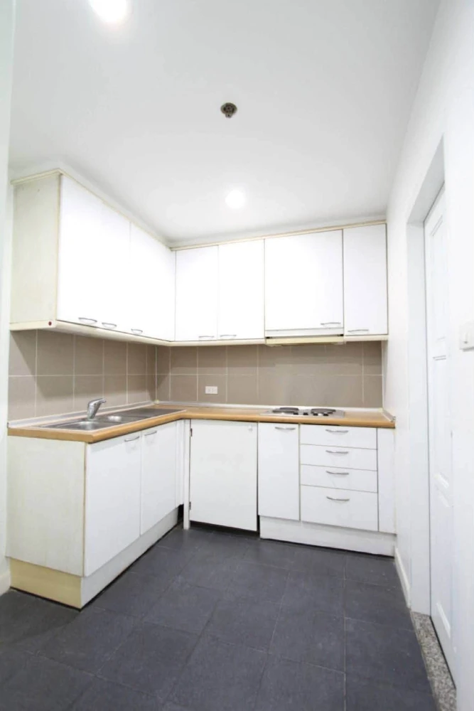 Baan-Nonsi condo for sale: Spacious rooms with ample usable space, in a prime location with stunning Chao Phraya River views. You can't resist!