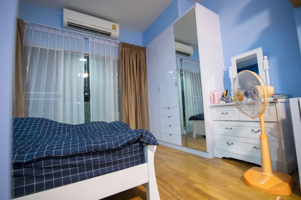 Baan-Nonsi Studio for sale, spacious living space, great location, fully furnished, reserve now!