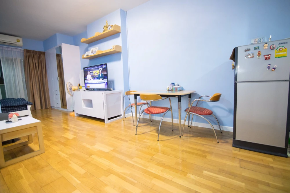 Baan-Nonsi Studio for sale, spacious living space, great location, fully furnished, reserve now!