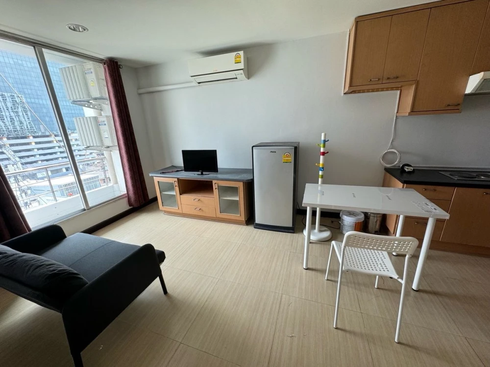 Baan Pathumwan 2 bedroom for sale, fully furnished, interested, reserve now.
