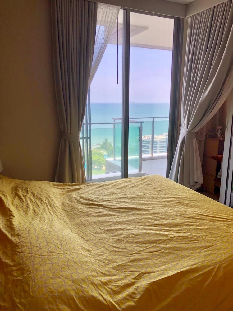 Baan Plai Haad condo for sale. Beautifully decorated unit with high-quality built-in furniture. Stunning, unblocked sea view. Book now!