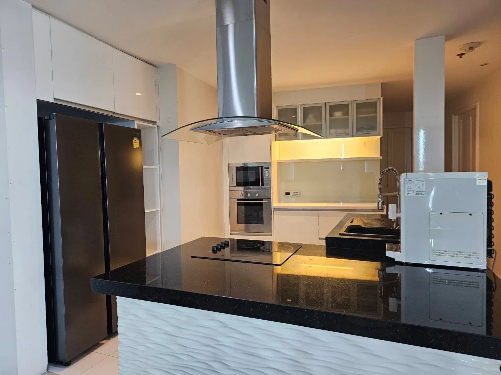 For sale Baan Rajprasong 3 bedrooms, 18th floor, corner room, fully furnished, book now, hurry!