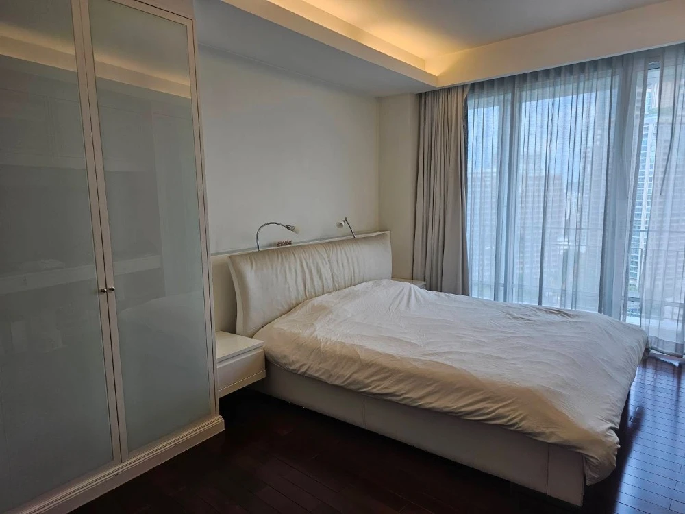 For sale Baan Rajprasong 3 bedrooms, 18th floor, corner room, fully furnished, book now, hurry!