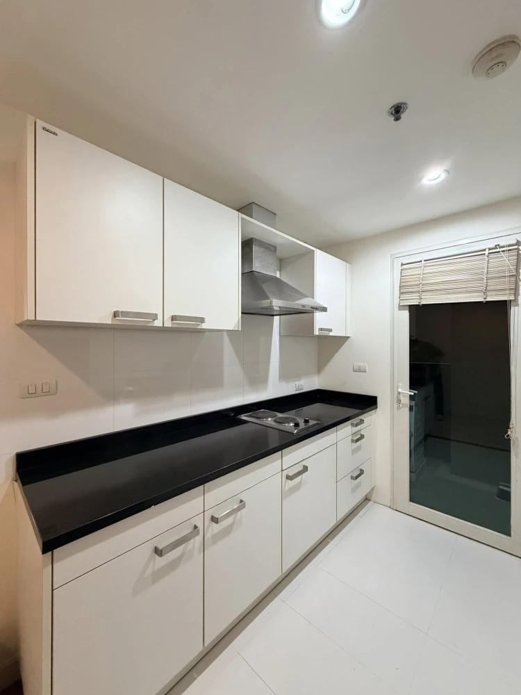 Baan Siri 31 for sale, 7th floor, peaceful view, privacy, clean, airy room, people who like to decorate rooms can't miss it.