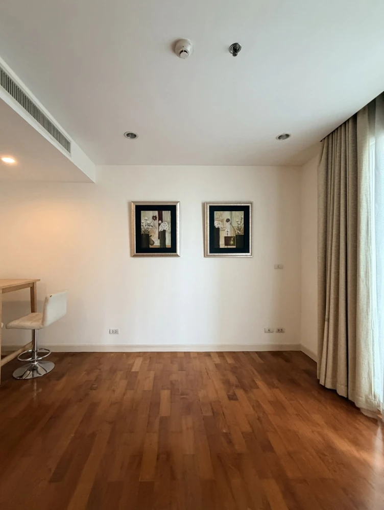Baan Siri 31 for sale, 7th floor, peaceful view, privacy, clean, airy room, people who like to decorate rooms can't miss it.