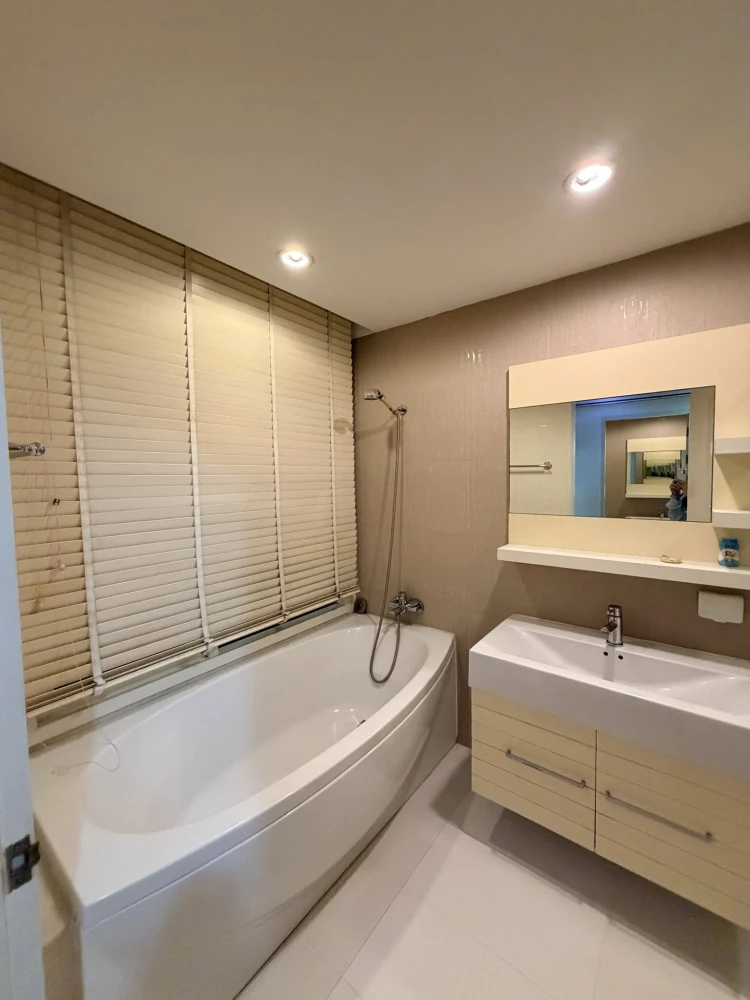 Baan Siri 31 for sale, 7th floor, peaceful view, privacy, clean, airy room, people who like to decorate rooms can't miss it.