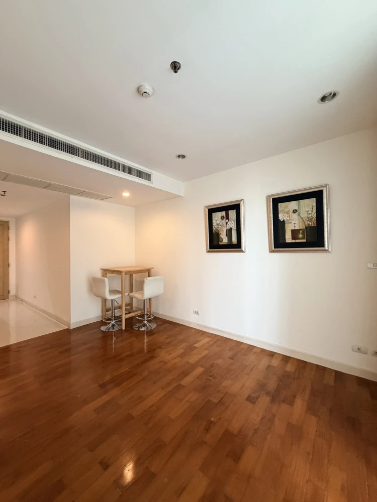 Baan Siri 31 for sale, 7th floor, peaceful view, privacy, clean, airy room, people who like to decorate rooms can't miss it.