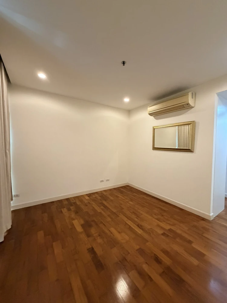 Baan Siri 31 for sale, 7th floor, peaceful view, privacy, clean, airy room, people who like to decorate rooms can't miss it.