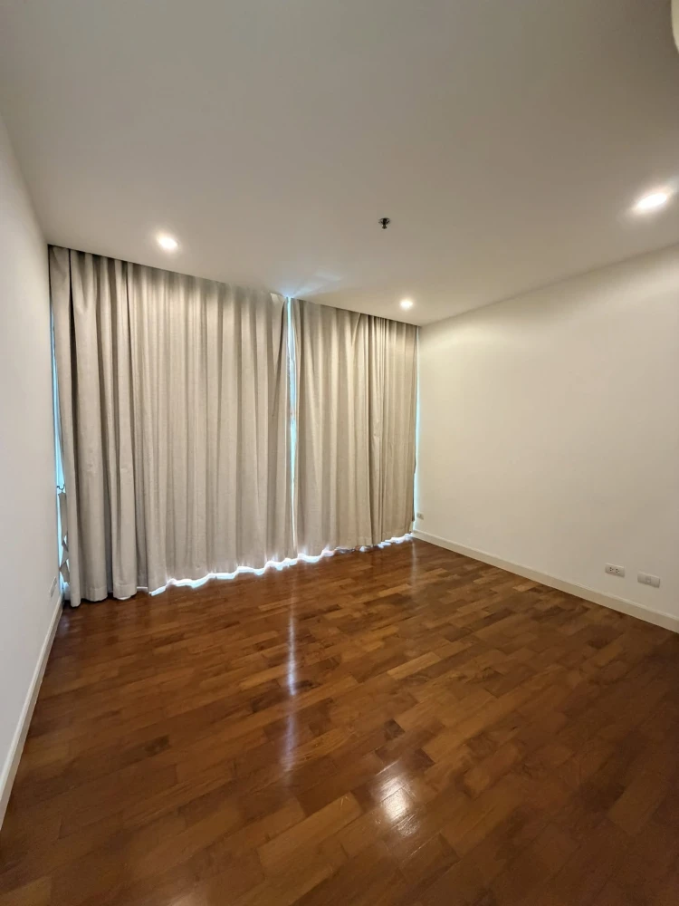 Baan Siri 31 for sale, 7th floor, peaceful view, privacy, clean, airy room, people who like to decorate rooms can't miss it.
