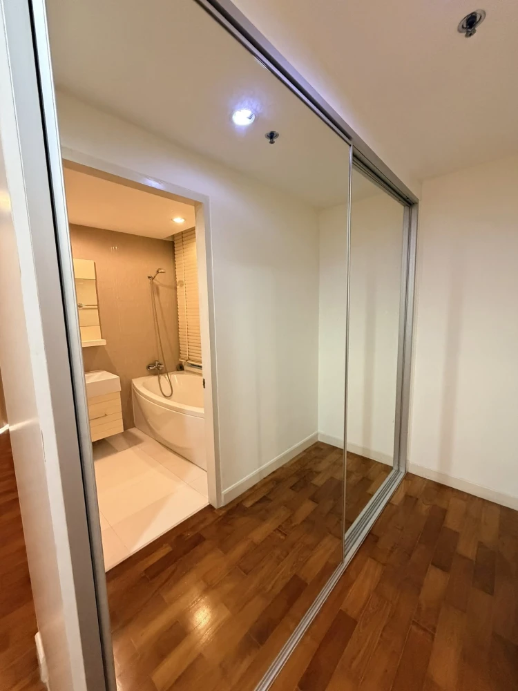 Baan Siri 31 for sale, 7th floor, peaceful view, privacy, clean, airy room, people who like to decorate rooms can't miss it.
