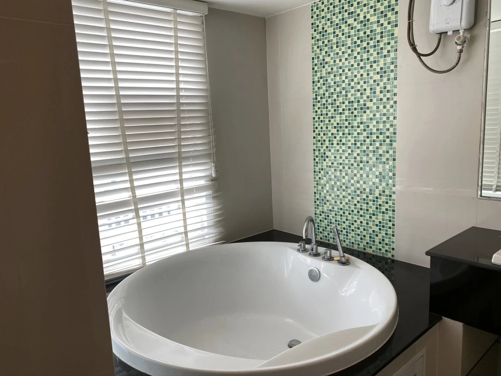 Selling Bangkok Feliz Major Ratchayothin, 1 bedroom, 1 bathroom, spacious living area, great location. Book now!