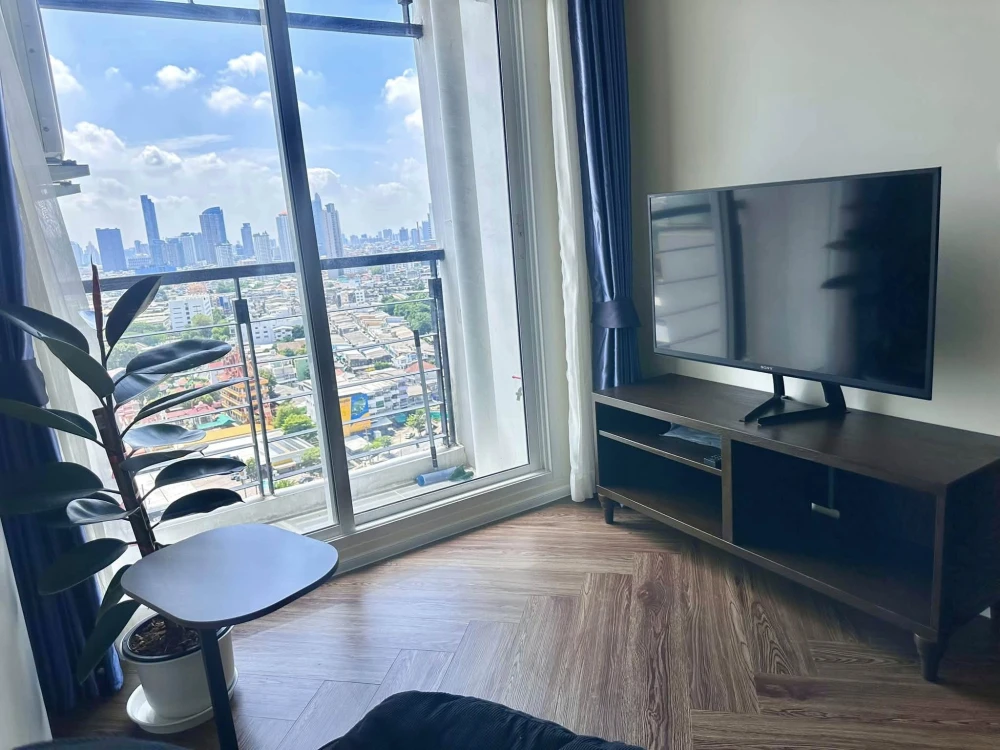 Selling a 1-bedroom unit at Bangkok Horizon Ratchada-Thaphra. Prime location, fully furnished, and stunning river views. Don't miss out!