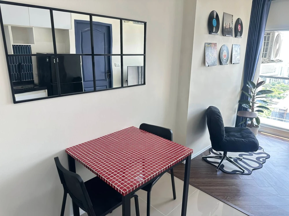 Selling a 1-bedroom unit at Bangkok Horizon Ratchada-Thaphra. Prime location, fully furnished, and stunning river views. Don't miss out!