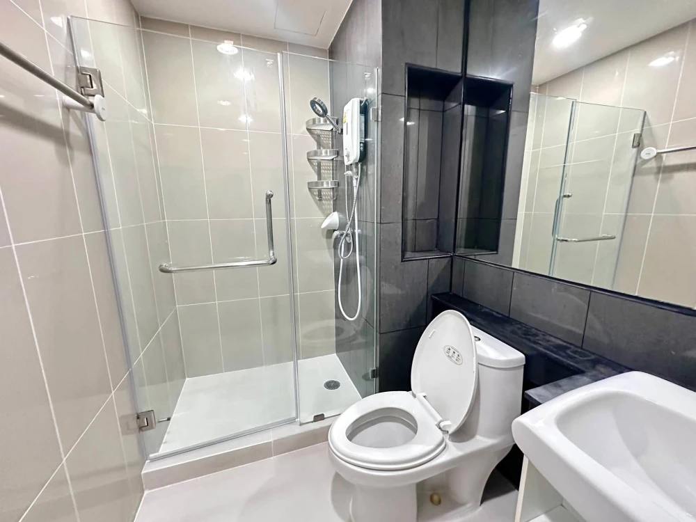Selling a 1-bedroom unit at Bangkok Horizon Ratchada-Thaphra. Prime location, fully furnished, and stunning river views. Don't miss out!