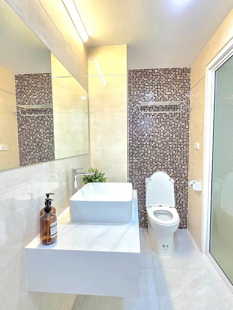Selling Bangkok Horizon Ramkhamhaeng. The well-designed living space is comfortable and spacious, perfect for those seeking a convenient condo locatio