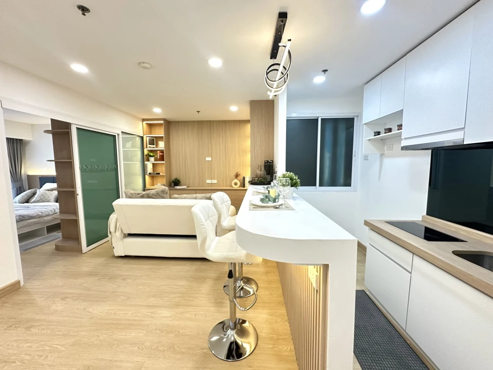 Selling Bangkok Horizon Ramkhamhaeng. The well-designed living space is comfortable and spacious, perfect for those seeking a convenient condo locatio