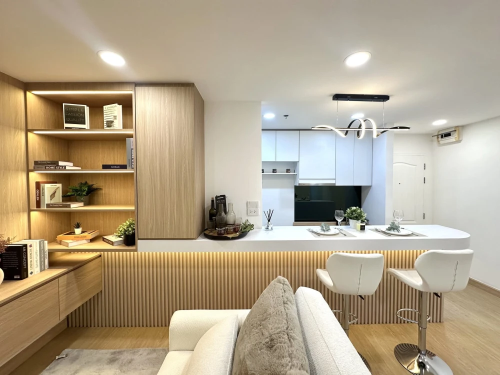 Selling Bangkok Horizon Ramkhamhaeng. The well-designed living space is comfortable and spacious, perfect for those seeking a convenient condo locatio