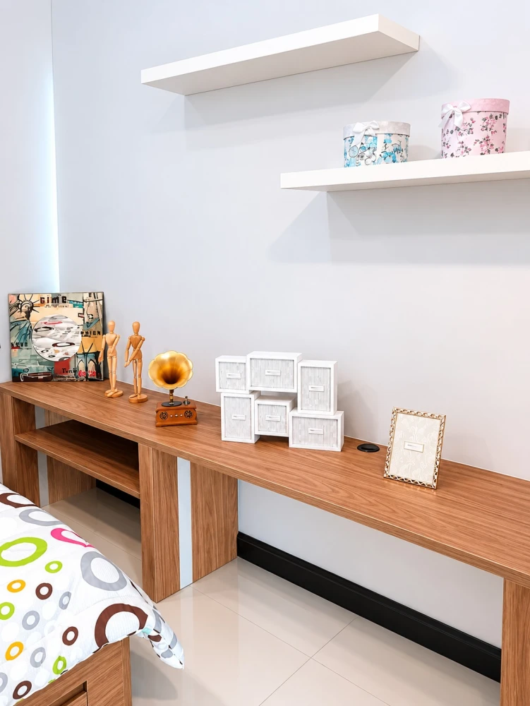 Selling a 2-bedroom, 1-bathroom fully furnished condo at Bangna Residence. Enjoy stunning Chao Phraya and city views with no obstructing buildings.