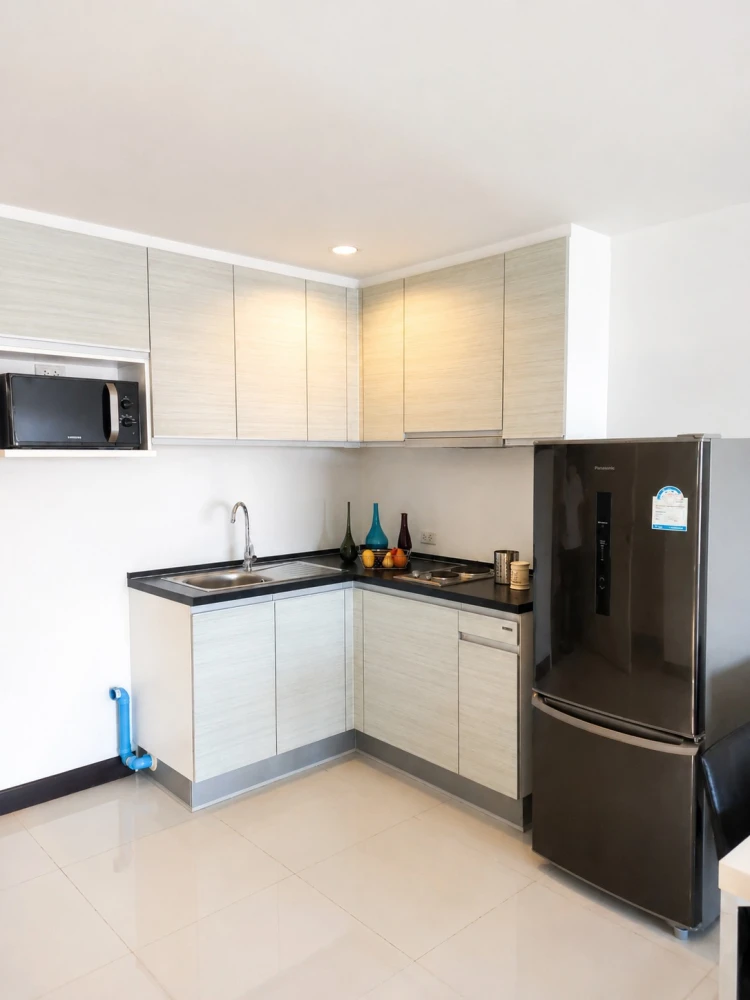 Selling a 2-bedroom, 1-bathroom fully furnished condo at Bangna Residence. Enjoy stunning Chao Phraya and city views with no obstructing buildings.